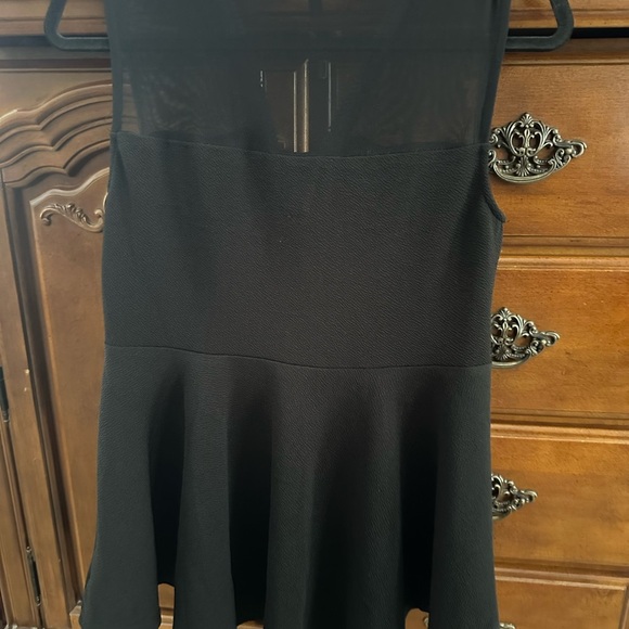 New look black zippered sleeveless top. - Picture 8 of 9